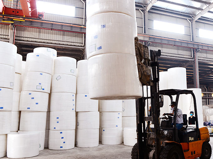 bobinas jumbo de papel tisú para convertir papel higiénico, pañuelos faciales, servilletas, toallas de papel.